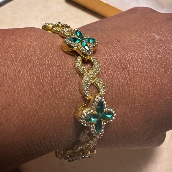 Elegant Gold and Green Bracelet - Picture 7 of 11